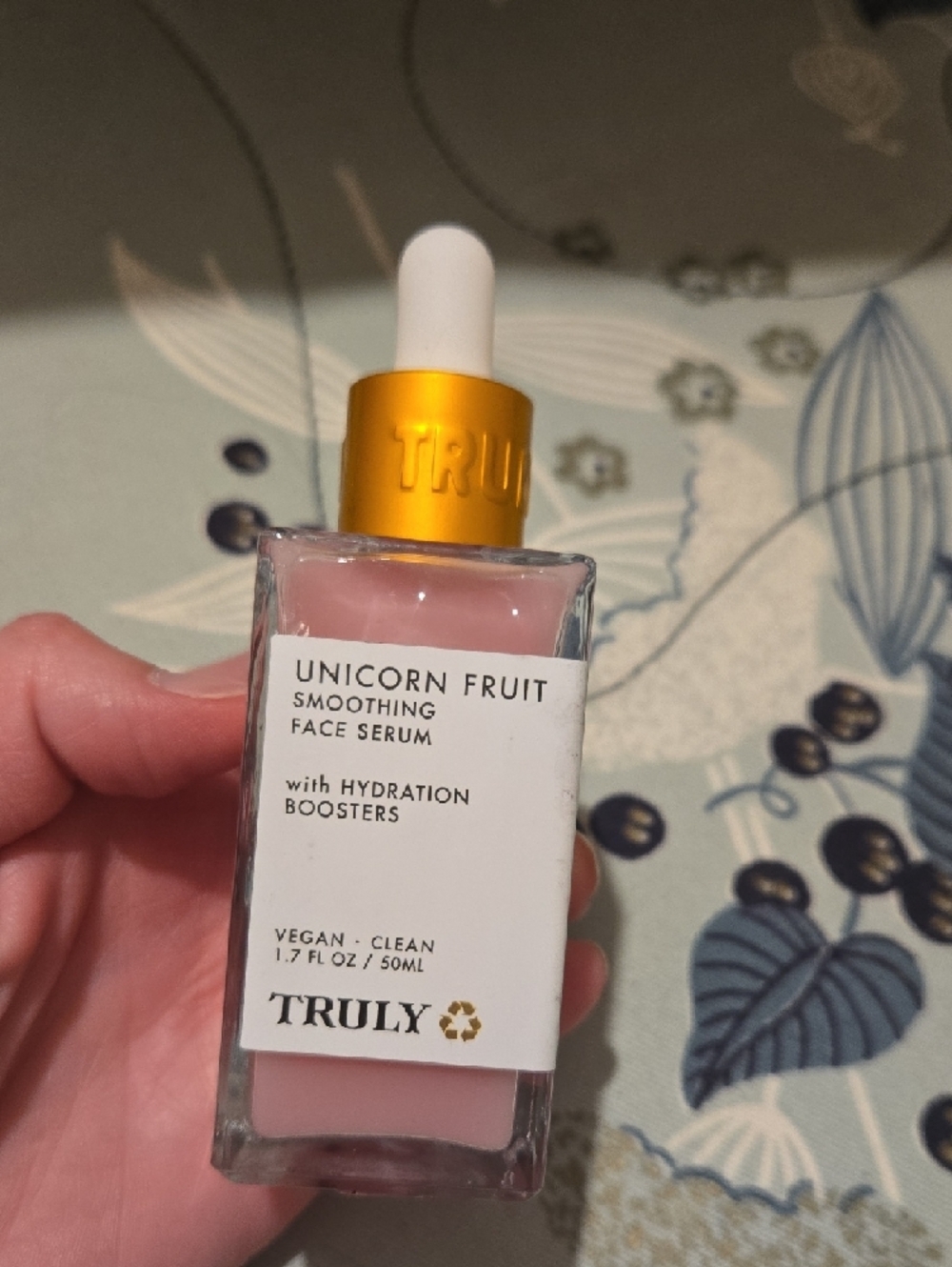 TRULY Unicorn Fruit Smoothing Face Serum - Pink & Gold Cap - Picture 2 of 3